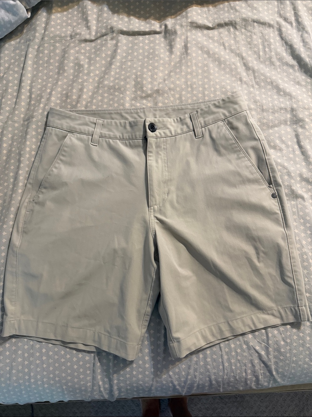 EUC Vuori Men's Khaki Performance Shorts -Size 30